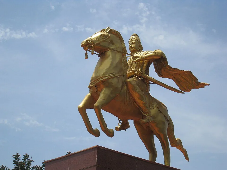 Reign of Rajaraja Chola I Begins