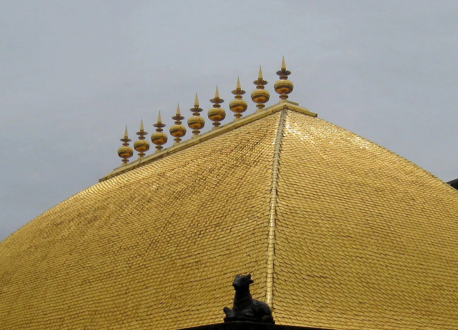 Golden tiled roof of the Chit Sabha at the Nataraja Temple in Chidambaram, associated with Chola patronage under Aditya I and Parantaka I
