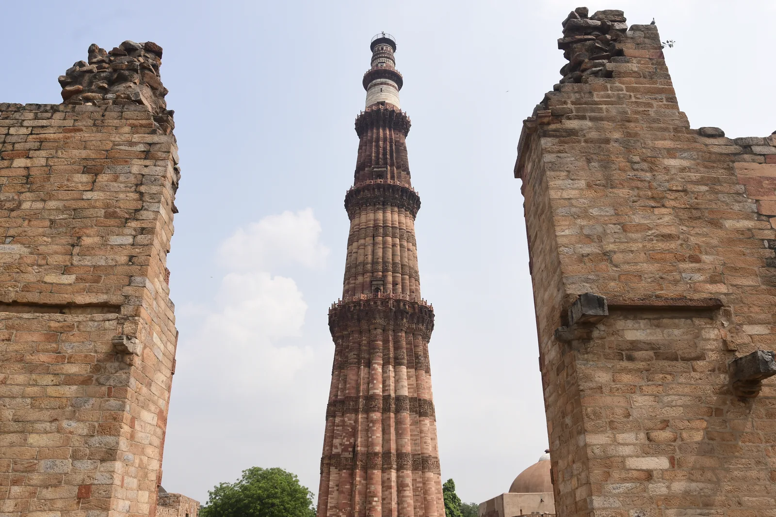Qutb Minar at the Qutb complex in Delhi
