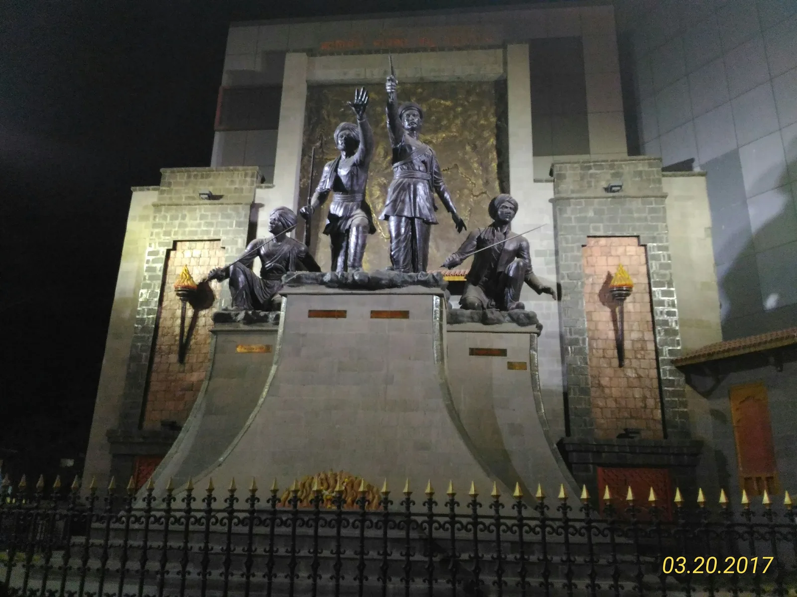 Modern memorial sculpture of the Chapekar brothers