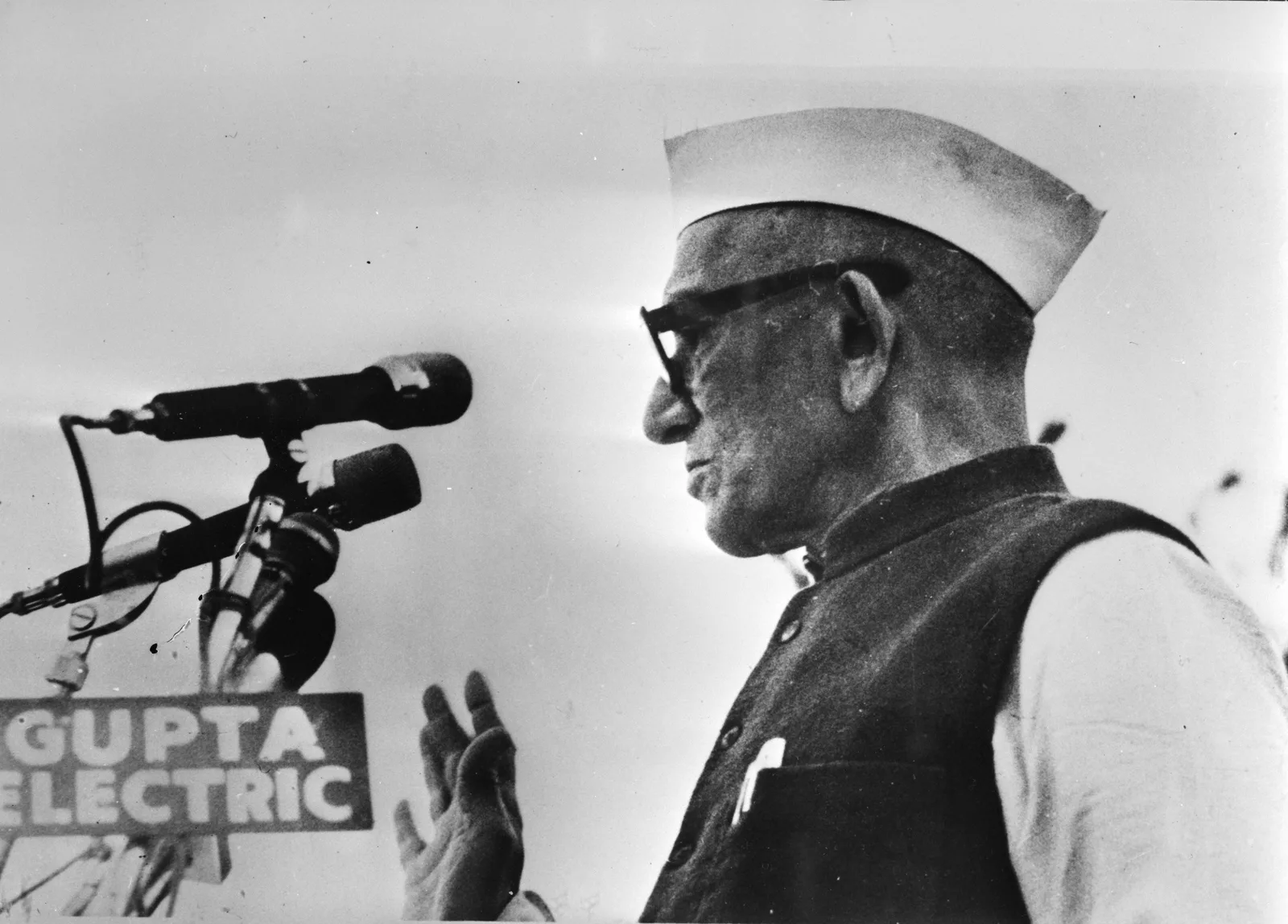 Morarji Desai in March 1977 during the Janata Party's rise to power