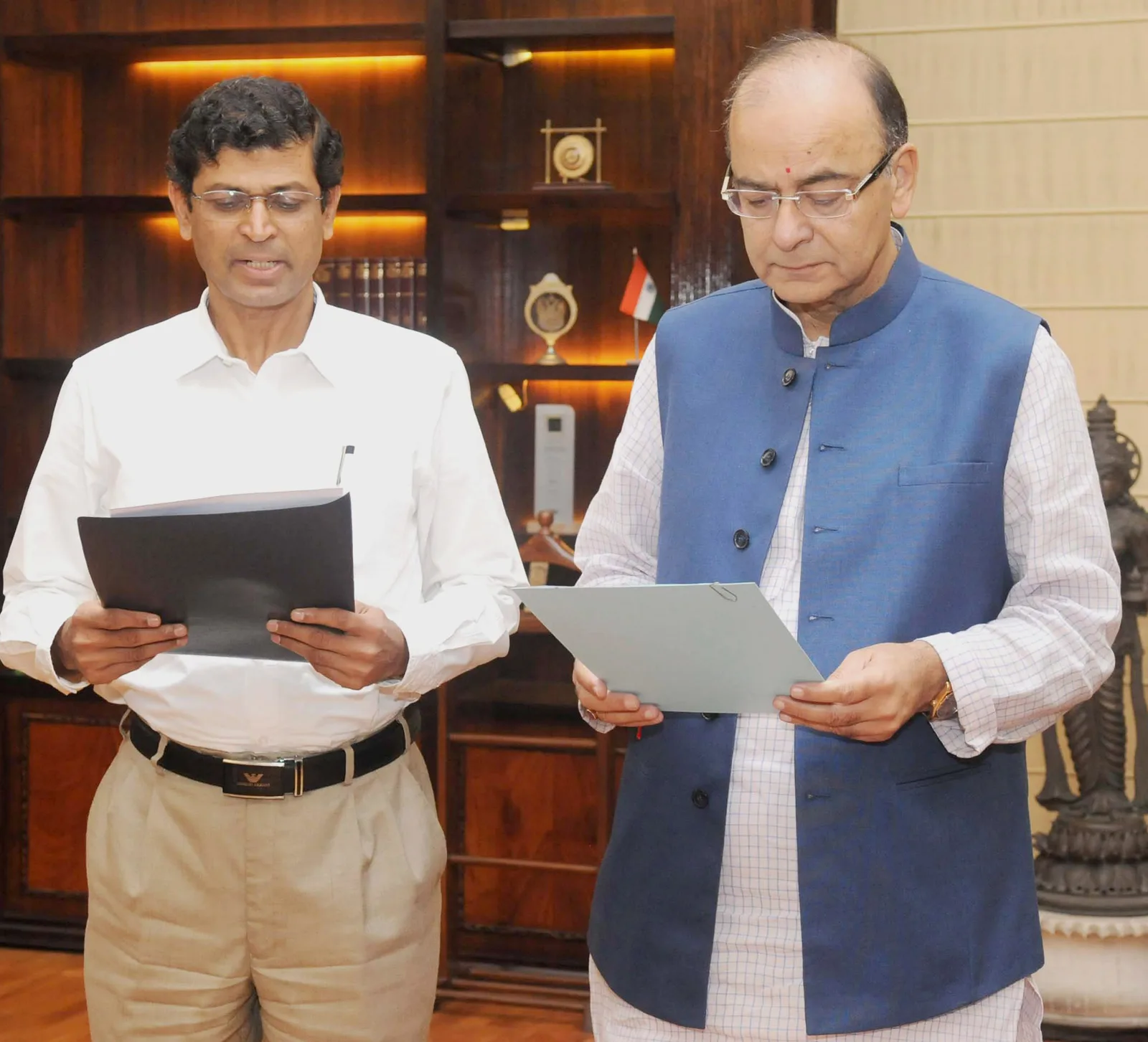 Finance Minister Arun Jaitley administering the oath to the first IBBI chairperson in October 2016
