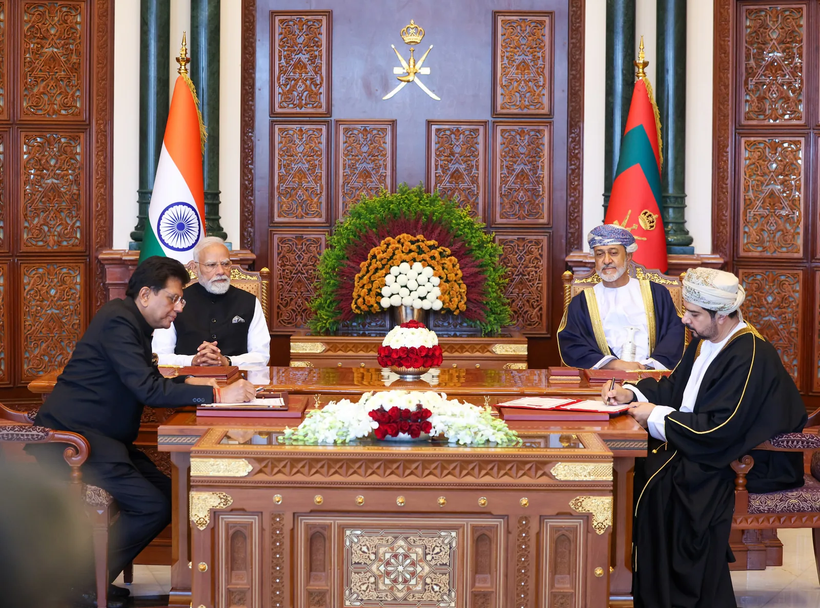 Indian and Omani leaders witness the exchange of the India–Oman Comprehensive Economic Partnership Agreement in Muscat on 18 December 2025