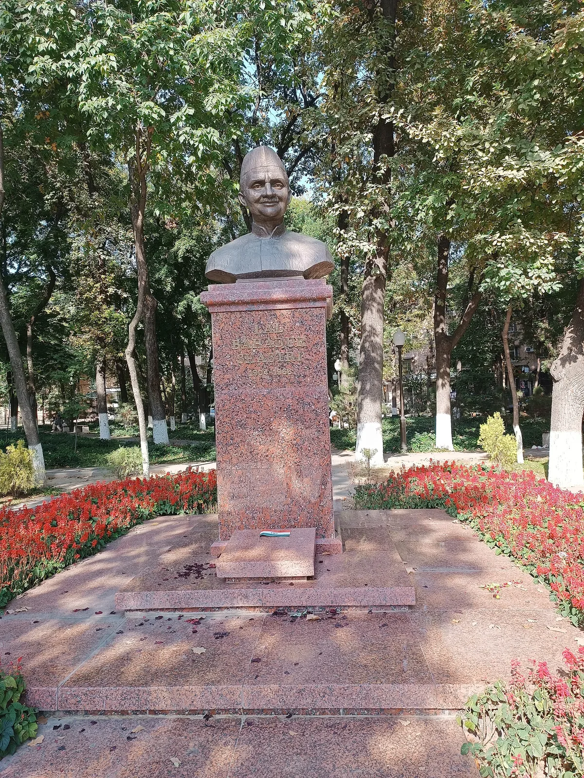The prime ministers of India and Pakistan meet in Moscow: 2023 photograph of a commemorative bust of Prime Minister Lal Bahadur Shastri in Tashkent, site of the January 1966 peace talks; not an image of the talks or signing.