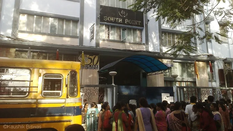 South Point School (India) was founded that would grow to the largest school in the world by 1992: 2014 photograph of the South Point School premises at Mandeville Gardens in Kolkata. It does not depict the 1954 founding of the institution.