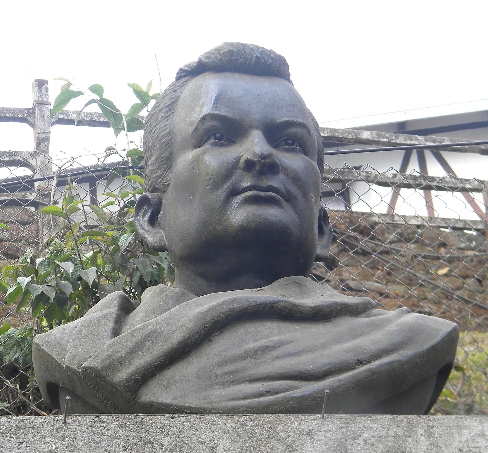 Death of Mahapandit Rahul Sankrityayan: 2014 photograph of Rahul Sankrityayan's bust at Darjeeling; a commemorative sculpture of the scholar, not a photograph of his death in 1963.