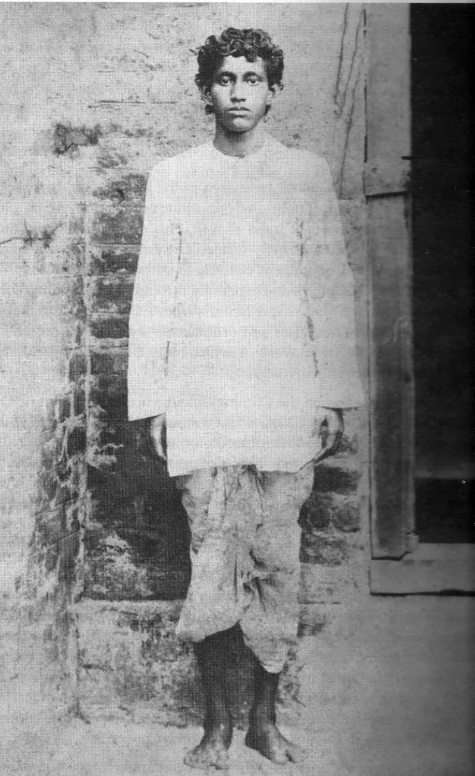 Khudiram Bose was executed in Muzaffarpur: 1905 photograph of Khudiram Bose; depicts the person, not his 1908 execution.