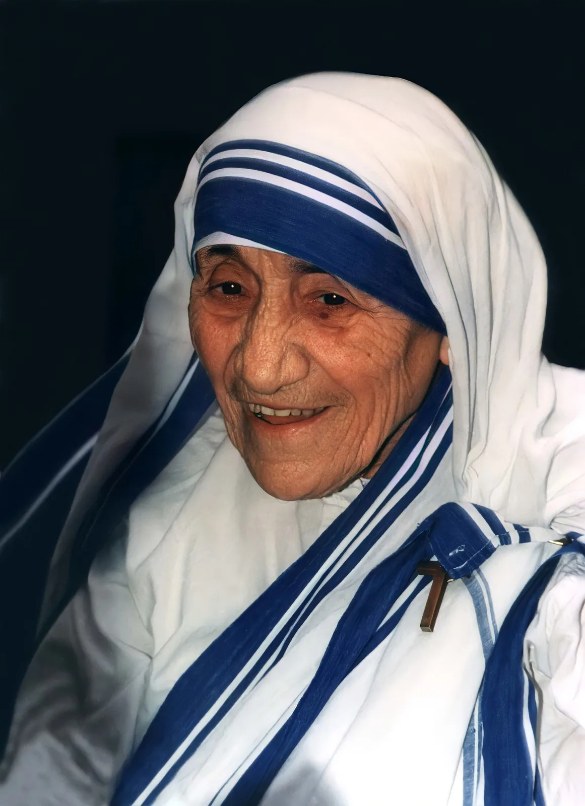 Mother Theresa of Calcutta dies of heart failure in Kolkata, India: Photograph of Mother Teresa at St Aloysius Church in Washington DC on 10 June 1995; she died in Kolkata in 1997. The photograph is not from her death or funeral.
